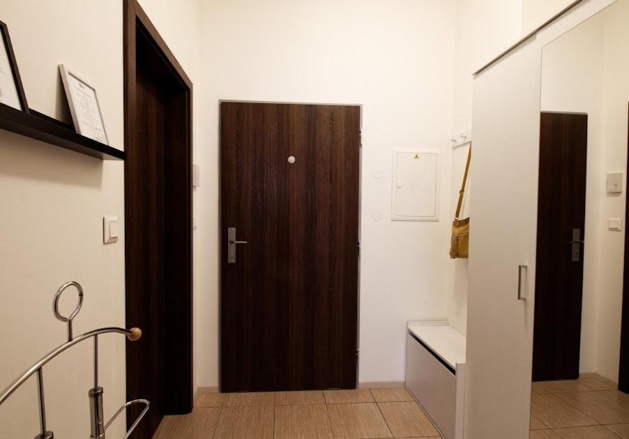 Cosy Studio, 15Min To Old Centre, Self-Check In, Free Wifi, Welcome Drink! Prag Exterior foto
