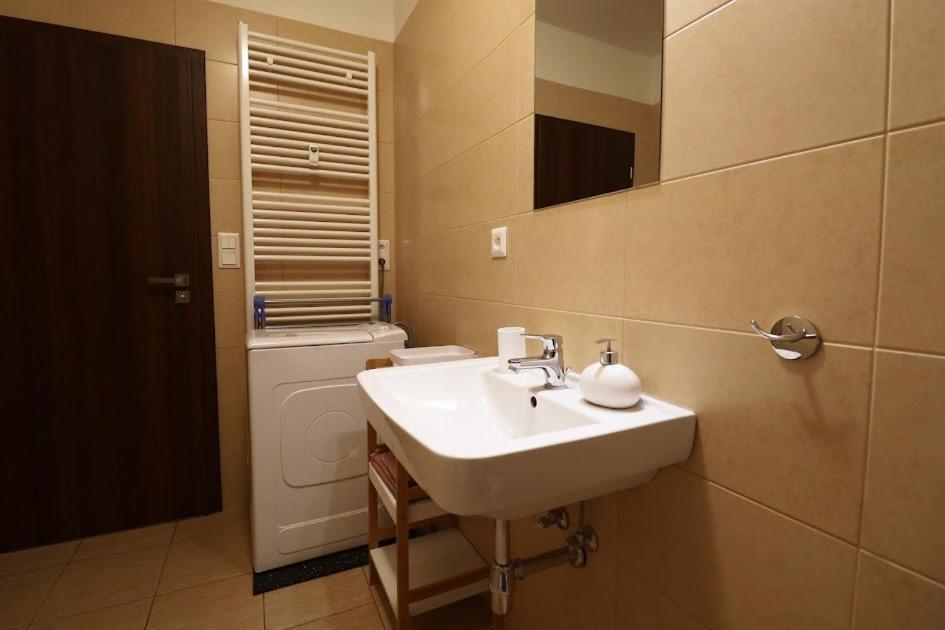 Cosy Studio, 15Min To Old Centre, Self-Check In, Free Wifi, Welcome Drink! Prag Exterior foto