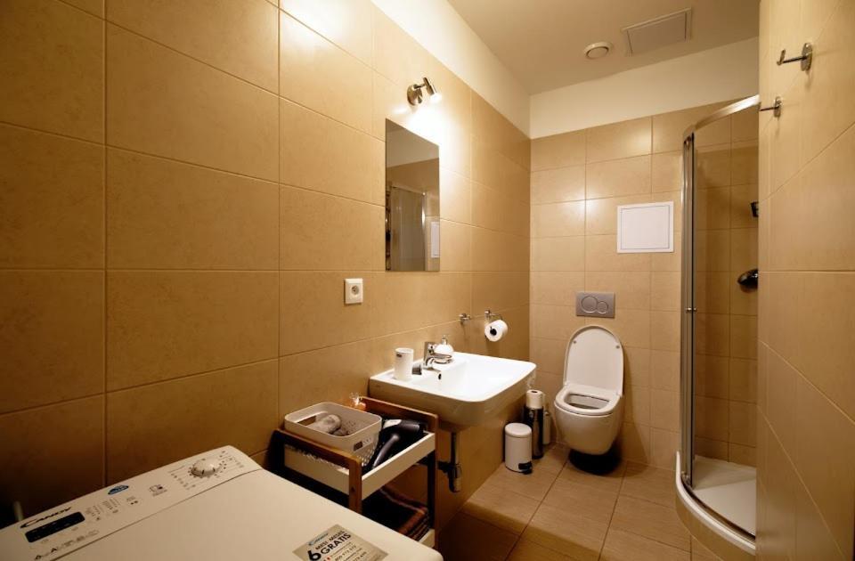 Cosy Studio, 15Min To Old Centre, Self-Check In, Free Wifi, Welcome Drink! Prag Exterior foto